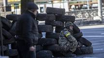 Ukrajinští vojáci brání Kyjev před ruskou armádou.