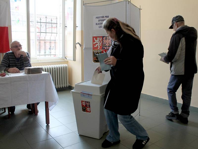 Volební místnost volebního okrsku číslo 1 v Základní škole sv. Voršily v Olomouci krátce po 14. hodině.