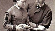 Princezna Helena Britská a její manžel, princ Kristián. Přestože je dělil věkový rozdíl patnáct let, vzájemně se milovali a prožili šťastné manželství.
