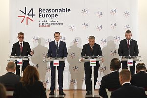 Zleva český premiér Andrej Babiš, předseda polské vlády Mateusz Morawiecki, šéf maďarské vlády Viktor Orbán a slovenský premiér Peter Pellegrini