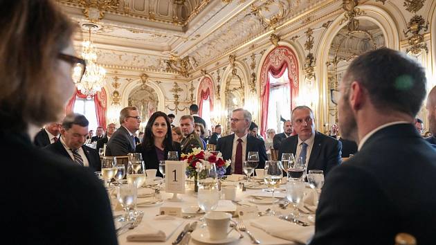 Premiér Petr Fiala při návštěvě USA povečeřel s českými a americkými investory