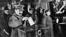 Josif Vissarionovič Stalin při volbách v roce 1937, uprostřed velké čistky