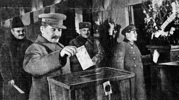 Josif Vissarionovič Stalin při volbách v roce 1937, uprostřed velké čistky