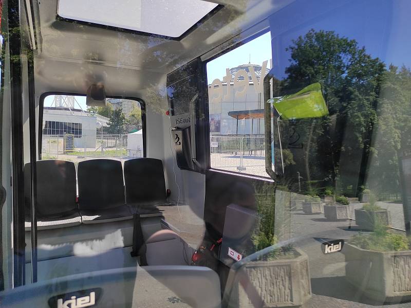 Na pražském Výstavišti se lidé mohou do konce srpna svézt v samořídícím mikrobusu estonské značky Auve Tech