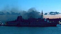 Autentické záběry hořící lodi Scandinavian Star