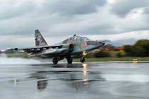 Letoun Su-25 při odletu. Ilustrační snímek