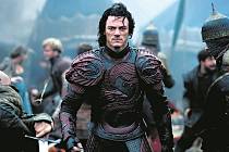 DRÁKULA. Titulní roli si ve výpravné temné fantasy zahrál Luke Evans. 