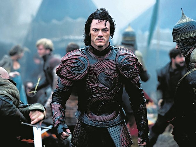 DRÁKULA. Titulní roli si ve výpravné temné fantasy zahrál Luke Evans. 
