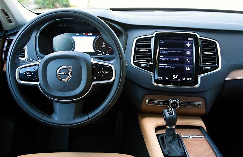 Volvo XC90.