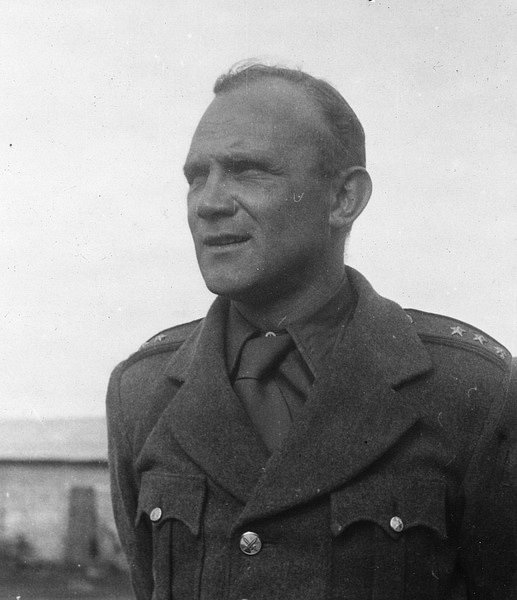 Velitel výsadku Břetislav Chrastina se od ostatních krátce po seskoku vlivem nepříznivých okolností oddělil. Později se připojil ke Slovenskému národnímu povstání.