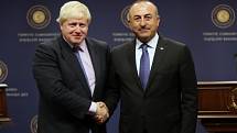 Britský ministr zahraničí Boris Johnson doufá, že až Británie vystoupí z Evropské unie, podaří se jí s Tureckem uzavřít novou velkou dohodu o volném obchodu.