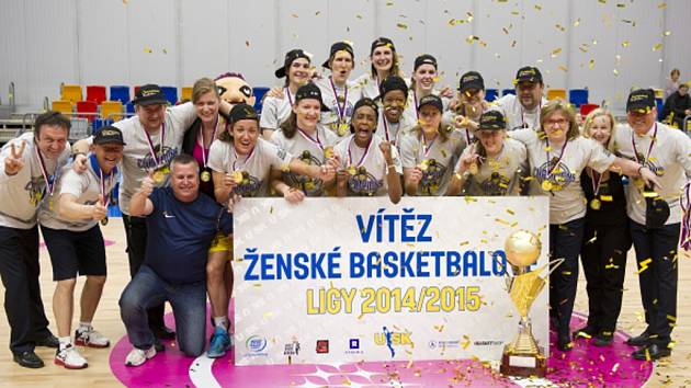 Basketbalistky USK Praha se staly po triumfu v Evropské lize a Českém poháru i ligovými mistryněmi.