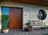 Kvalitní dveře by také měly ochránit dům před zvuky zvenčí a výkyvy počasí. A také vydržet dlouho beze změn.