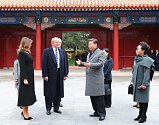 Donald Trump a Si Ťin-pching s polovičkami