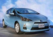 Největší japonská automobilka Toyota Motor dnes představila hybridní vůz s nejnižší spotřebou paliva na světě.