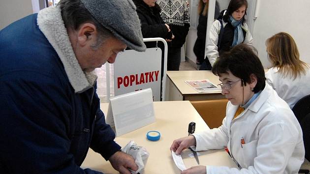 Nabídky vedení kraje neplatit regulační poplatky v krajských zdravotních zařízeních využívejte pouze, pokud jste ve finanční tísni. Takovou výzvu adresoval pacientům hejtman Pardubického kraje Radko Martínek.