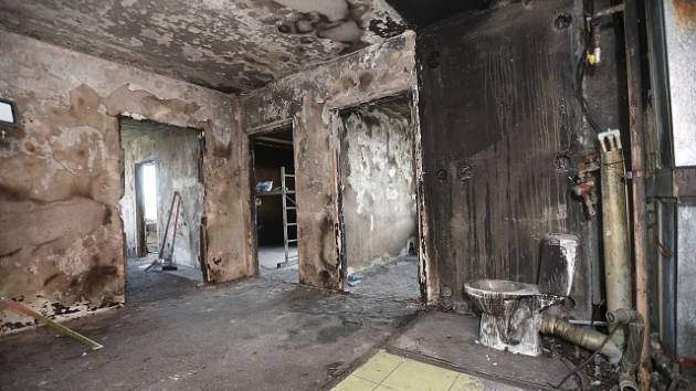 Byt v bohumínském panelovém domě, ve kterém před týdnem při úmyslně založeném požáru zemřelo 11 lidí.