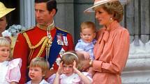 Královská rodina v roce 1985 v Londýně na obřadu Trooping the Colour, což je oficiální oslava narozenin britských panovníků.
