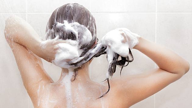 Nejlevnější šampony vlasy umyjí dobře, to je ale většinou vše