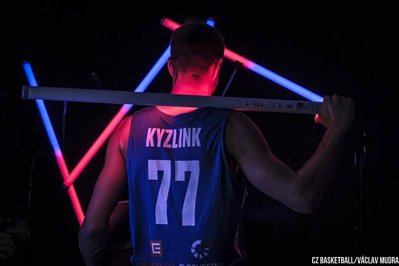Čeští dlouháni se před domácím EuroBasketem ocitli v trochu jiném světle.