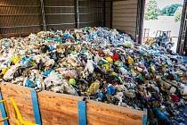 „Na úrovni výrobců by se měl snížit počet hlavních druhů plastů, aby bylo snazší je třídit a recyklovat, stejně tak má smysl co nejvíce vzdělávat veřejnost, aby správně třídila,“ popisuje Radek Doležal.