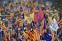 Katalánci v Barceloně demonstrovali za osvobození politiků