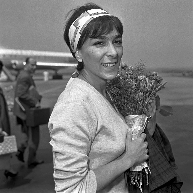 Při návratu z jednoho ze zahraničních turné na ruzyňském letišti koncem 60. let