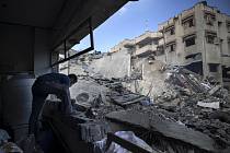 Trosky budovy po útoku v Gaze