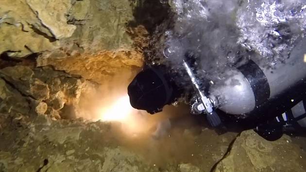 V nitru podmořských jeskyní našli potápěči stopy po pravěké důlní činnosti