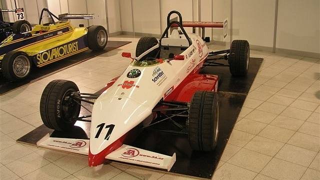 MTX 1-10 AS. Formule Škoda (1995). Monopost s uprostřed uloženým motorem Škoda o objemu 1,4 litru.