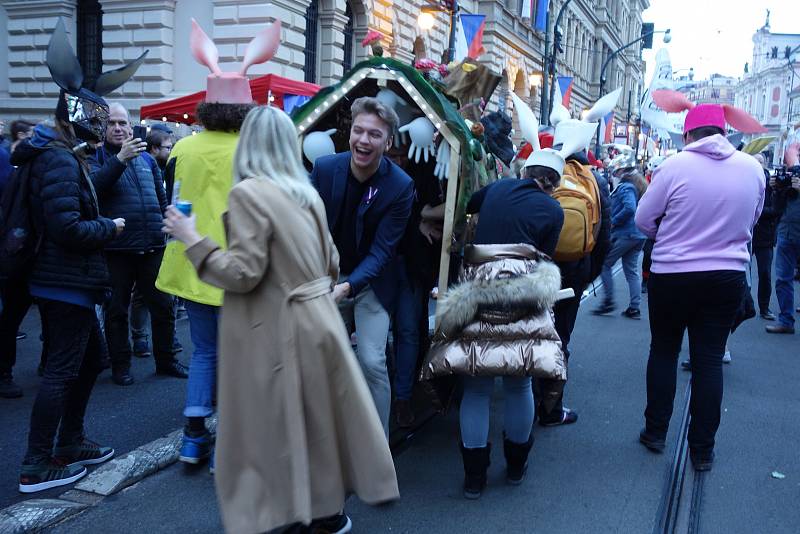 Lidé si v neděli 17. listopadu na pražské Národní třídě připomněli 30leté výročí sametové revoluce