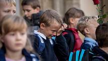 Po dvouměsíčních letních prázdninách přišly do škol opět děti, některé poprvé. Prvňáčci dorazili i do ZŠ Praha 7 na Strossmayerově náměstí.