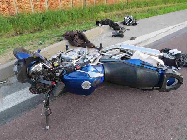 Při nehodě na Žďársku zemřel motorkář. Zraněním podlehl na místě