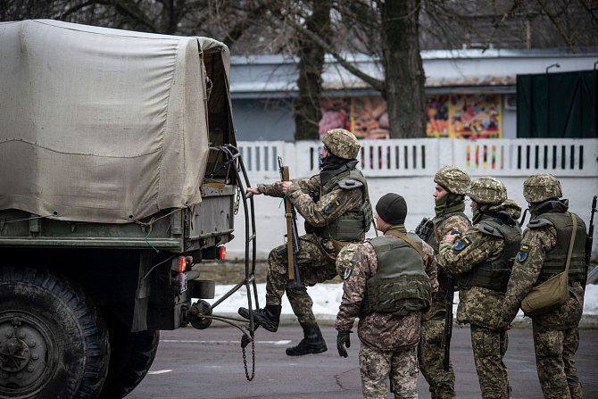 Ukrajinští vojáci čelí ruské ofenzívě. Ilustrační snímek