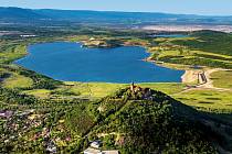 Od hradu Hněvín je nádherný výhled na „mostecké moře“ – jezero Most. Rychle zde přibývá atrakcí, které lákají návštěvníky ke sportu i k odpočinku