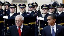 Prezident Václav Klaus přivítal 5. dubna na Pražském hradě amerického prezidenta Baracka Obamu.