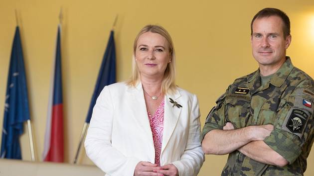 Ministryně obrany Jana Černochová a náčelník generálního štábu Karel Řehka