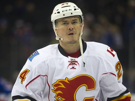 Jiří Hudler v dresu Calgary Flames.