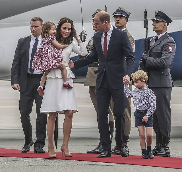 Britská královská rodina přiletěla do Polska