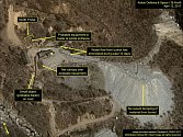 Severokorejská oblast pro jaderné testy ve vesnici Pchunggje na satelitních snímcích pořízených USA
