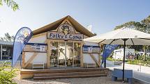 Výjimečný design, vynikající kuchyni, přátelský servis, profesionální péči o děti a mnoho dalšího slibuje Falkensteiner Premium Camping Zadar.