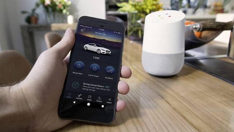 Synchronizace vozů Mercedes-Benz skrze domácí systém Google Home.