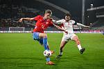 Utkání skupiny L evropské části kvalifikace mistrovství světa ve fotbale Česko - Gibraltar, 17. listopadu 2025, Olomouc. (zleva) Lukáš Červ z Česka a Ethan Jolley z Gibraltaru.