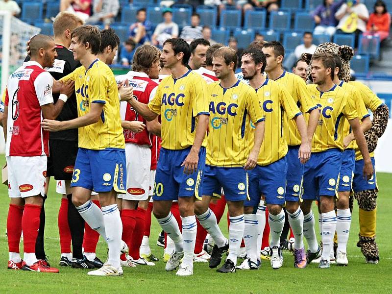 V dohrávce šestého kola Gambrinus vyhráli v pondělí 23. srpna 2010 fotbalisté Teplic nad Slavií Praha 2:1. Vítězný gól dal v 68. minutě z penalty matador Pavel Verbíř.