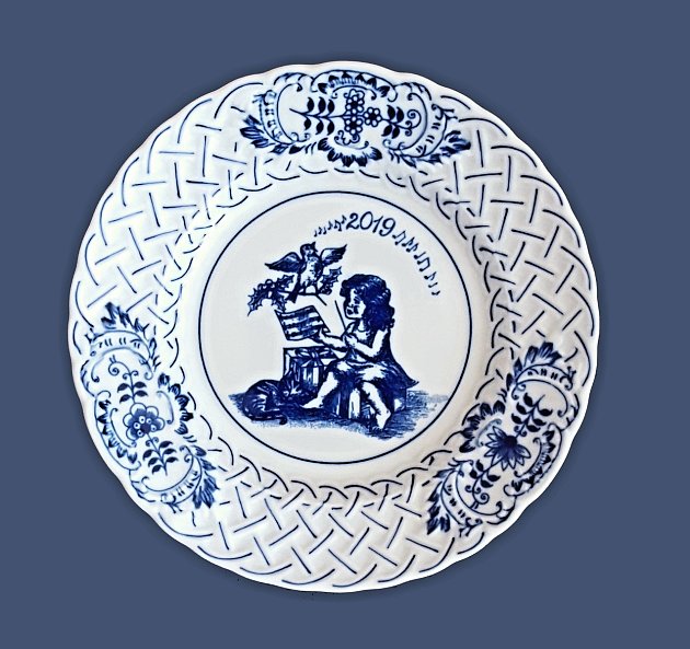Regionální muzeum v Teplicích spravuje ve svých sbírkách kompletní sérii vánočních talířů Českého porcelánu Dubí z let 1991 – 2022.