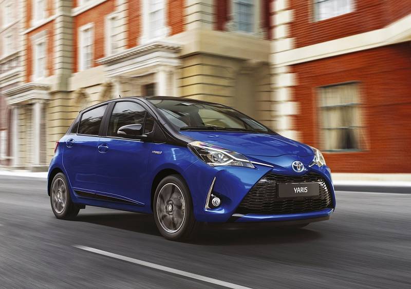 Dosluhující Toyota Yaris hybrid je levnější a lze ji mít za 400 900 Kč