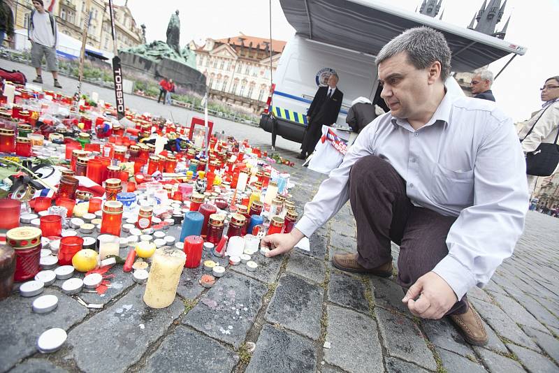 Září 2011: Pieta za hokejisty Jana Marka, Karla Rachůnka a Josefa Vašíčka (Praha).