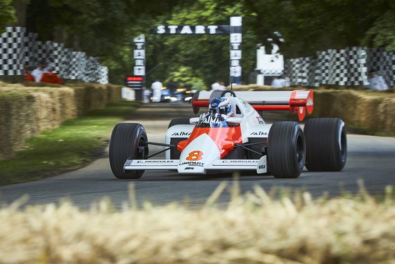 Od rekordní jízdy Nicka Heidfelda se monopostům F1 časy neměří. Z bezpečnostních důvodů.