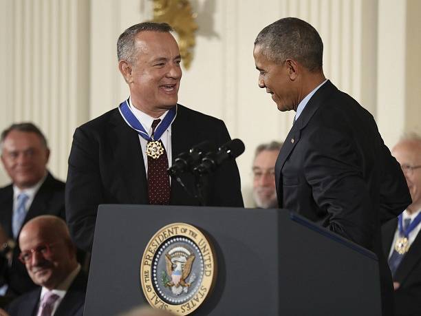 Prezidentskou Medaili svobody dostal od Baracka Obamy i herec Tom Hanks.