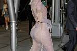 Kim Kardashian oblečená neoblečená